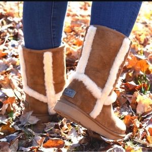 UGG Carter Short Boots Chestnut Suede Leather Exposed Sheepskin Trim